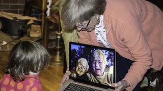 Пенсионеров будут отправлять в интернет по любым вопросам