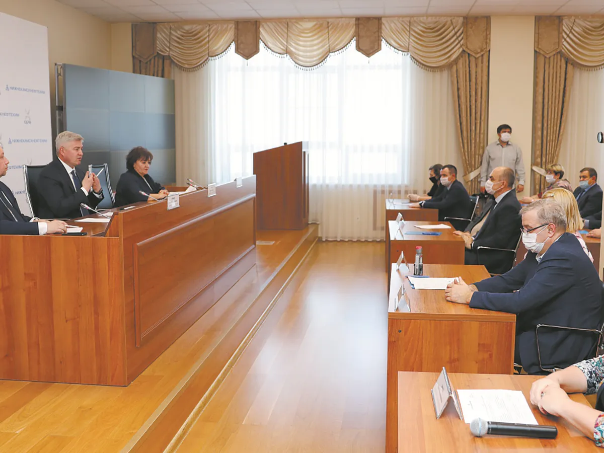 Нефтехимики закрепили сотрудничество с подшефными образовательными учреждениями