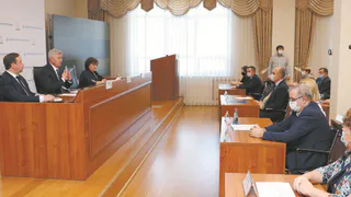 Нефтехимики закрепили сотрудничество с подшефными образовательными учреждениями