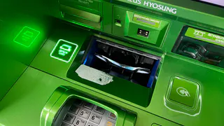 Указ уже подписали: Сбербанк ввел важное изменение всех, кто переводит с карты на карту