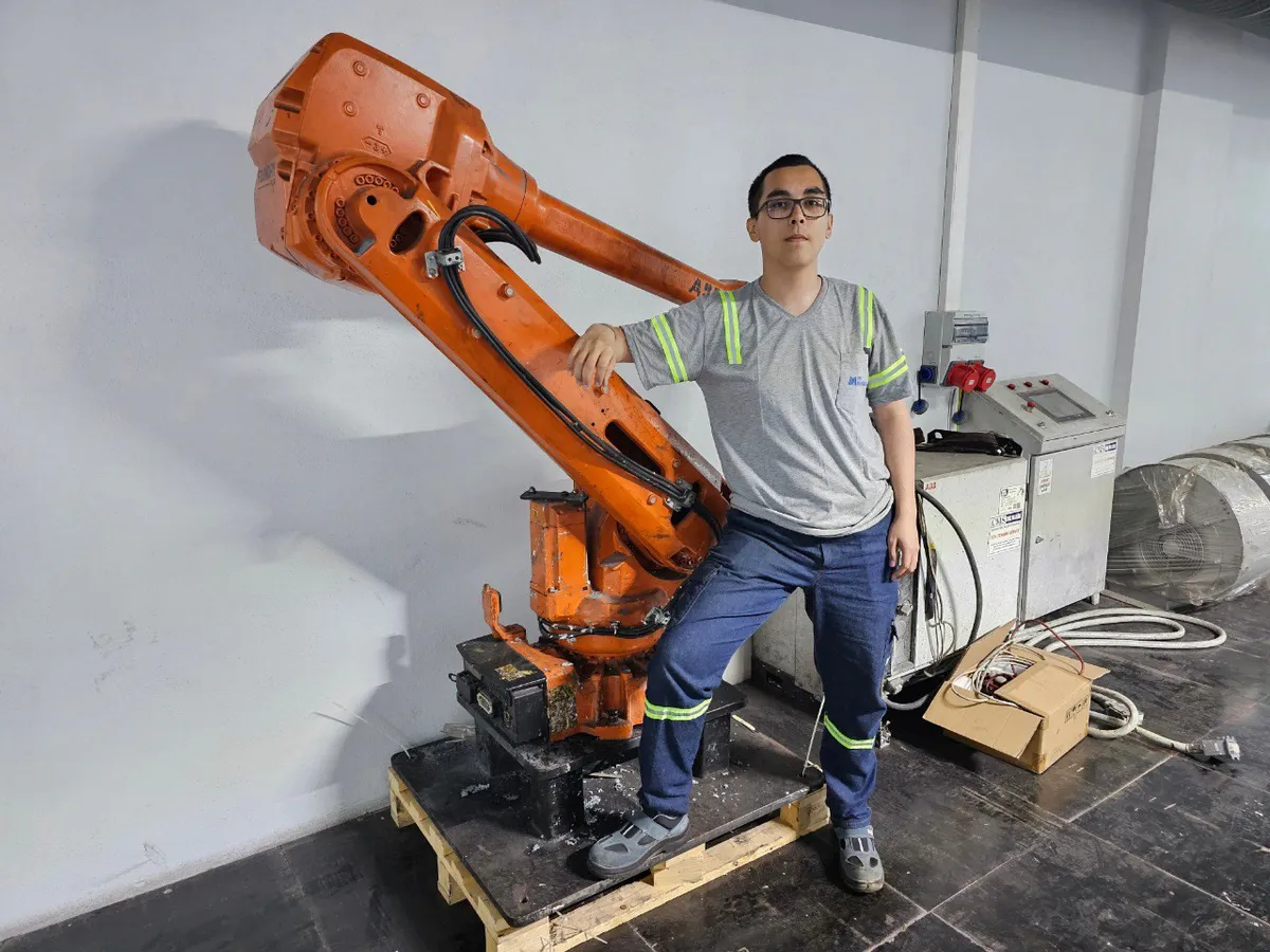 Студент МГТУ разрабатывает инновационную систему управления промышленными роботами