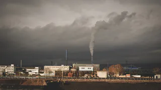 Жители улицы Шереметьевская задыхаются от выбросов с завода