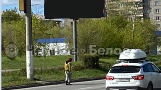 В Магнитогорске неадекватный мужчина бросался на водителей с арматурой