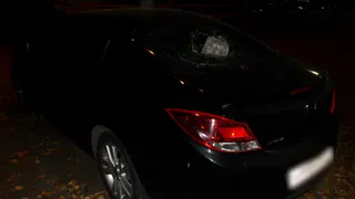 В Сыктывкаре мужчине помешал припаркованный автомобиль: он разбил окно и попал в полицию