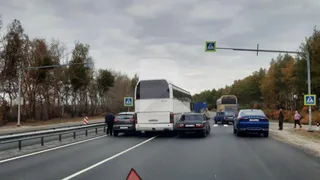 На трассе М5 под Рязанью водитель автобуса притёр иномарку
