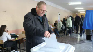 Губернатор Олег Мельниченко в числе первых проголосовал на выборах президента