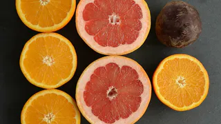 Фрукты, которых стоит избегать на новогоднем столе: советы по выбору