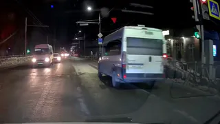 В Рязани водитель маршрутки с пассажирами проехал на красный сигнал светофора