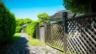 Современные ограждения для участка: профлисту нашли альтернативу