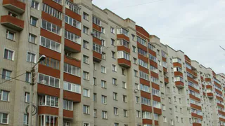 Скончался до приезда “скорой”: в Рязани подросток выпал с балкона 5 этажа