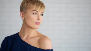 Для женщин после 40: лучшие короткие стрижки на май — укладка не потребуется