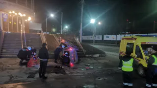 Появилось видео с моментом ДТП у пенсионного фонда в Рязани