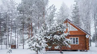 “Никто никаких детей из окон не выбрасывал”: представитель турбазы опровергла информацию о взрыве