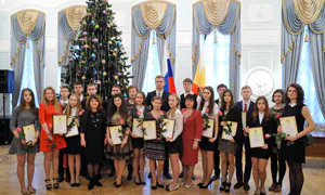 Около ста школьников получили именные стипендии Губернатора Рязанской области