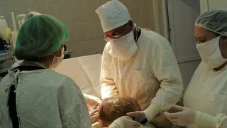 Затянула: рязанские хирурги вырезали у пациентки 8-килограммовую опухоль