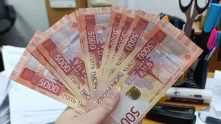 Правила выплаты 13-й зарплаты изменили - теперь все будет по-другому. Юрист объяснил