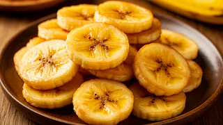 Надоели оладьи - берем банан и жарим гору вкуснятины к чаю: сочные круглешки с нежной начинкой
