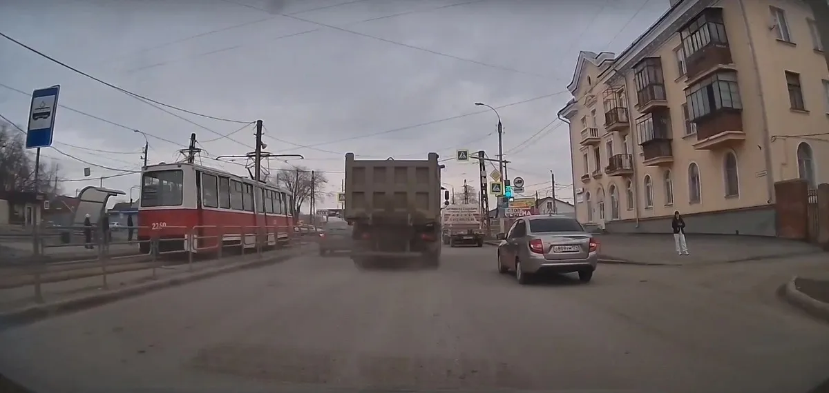 В Магнитогорске оштрафовали водителя грузовика, на которого пожаловались в соцсетях