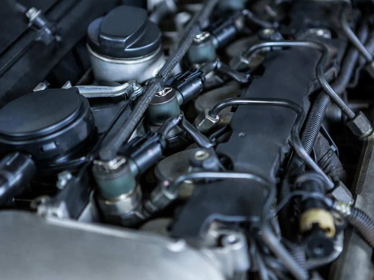 С 23 апреля водителям запретили открывать капот по требованию сотрудников ГАИ — выяснилась причина