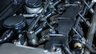 С 23 апреля водителям запретили открывать капот по требованию сотрудников ГАИ — выяснилась причина