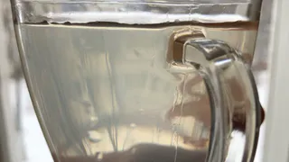 Жители Песочни жалуются на мутную воду из крана