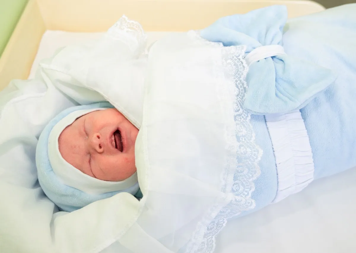 В Татарстане женщины поддерживают одиноких мам в день выписки из роддома