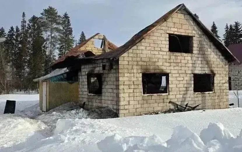 В Удмуртии сгорел частный дом: площадь пожара составила 120 квадратных метров