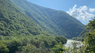 Купили дом мечты в Абхазии, вложились в ремонт, а спустя год сбежали, бросив почти всё имущество: вот в чём причина