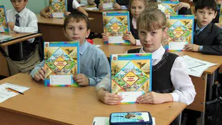 Нижнекамским школьникам подарили «культурные» дневники 