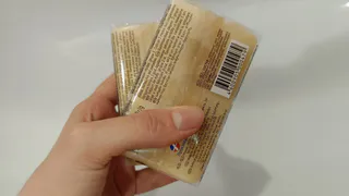 Долго смеялась, когда мама положила мыло под матрас: а теперь не нарадуюсь ее хитрости - сплю сном младенца