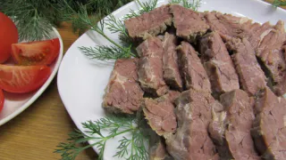 Нужно ли сливать «первую воду» при варке мяса: рассказывает шеф-повар