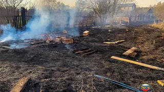 В Камешковском районе локализовали наступавший на жилые постройки огонь