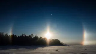 Радуга зимой: на Южном промузле сняли необычное явление