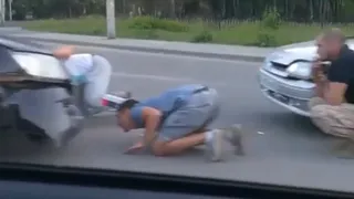 В Рязани столкнулись внедорожник и легковушка: видео