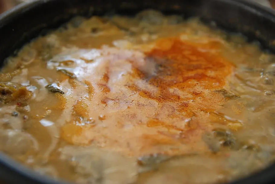 Не крахмал и не мука: что еще можно добавить для густой подливы