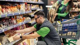 Стало известно, где в супермаркетах располагаются самые свежие продукты