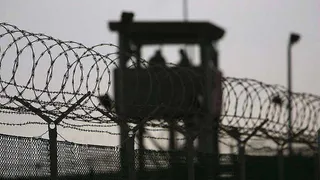 В брянской колонии заключённый едва не задушил сотрудника