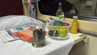 Могут ли в вашем купе сидеть пассажиры из другого купе, или даже вагона? И что делать, если такие гости ведут себя шумно