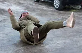 В Пензе медсестра выиграла суд у работодателя за травму на скользком дворе больницы