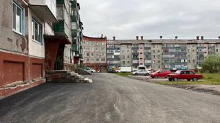 Заполярье Коми преображается: в городе активно благоустраивают дворы