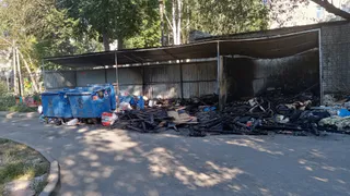 Как в фильме ужасов: неизвестные подожгли помойку на Бирюзова