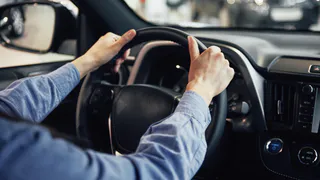 От первых поездок до аварий: почему неопытные водители Челябинска попадают в ДТП