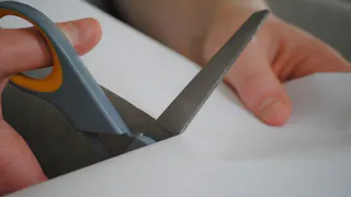 Станут острее новой бритвы: как быстро и просто заточить ножницы