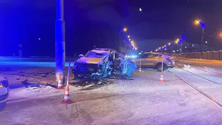 В Магнитогорске водитель скончался после столкновения автомобиля с опорой ЛЭП