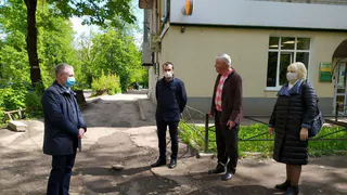 Ремонт в Приокском: администрация обрежет деревья и залатает ямы