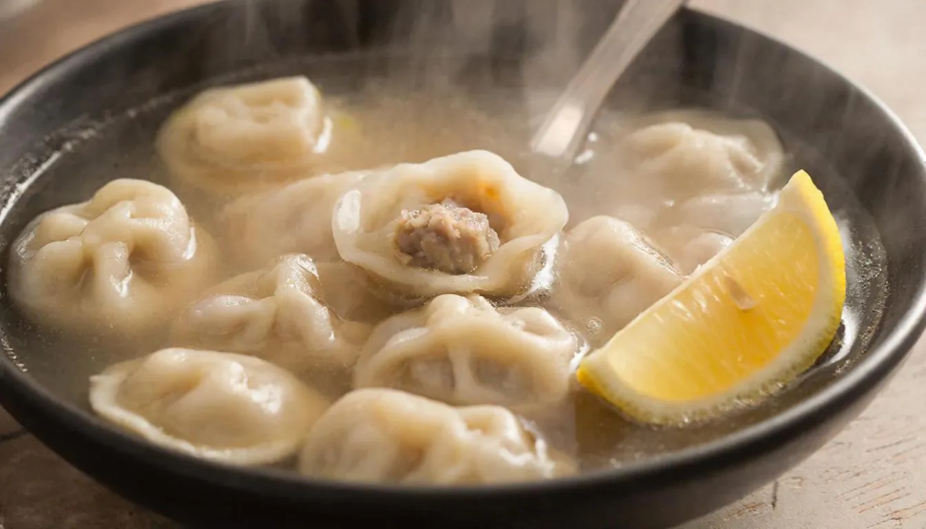 Не лавровый лист и не укроп: что добавить в бульон для пельменей — вкус как в 5-звёздочном ресторане