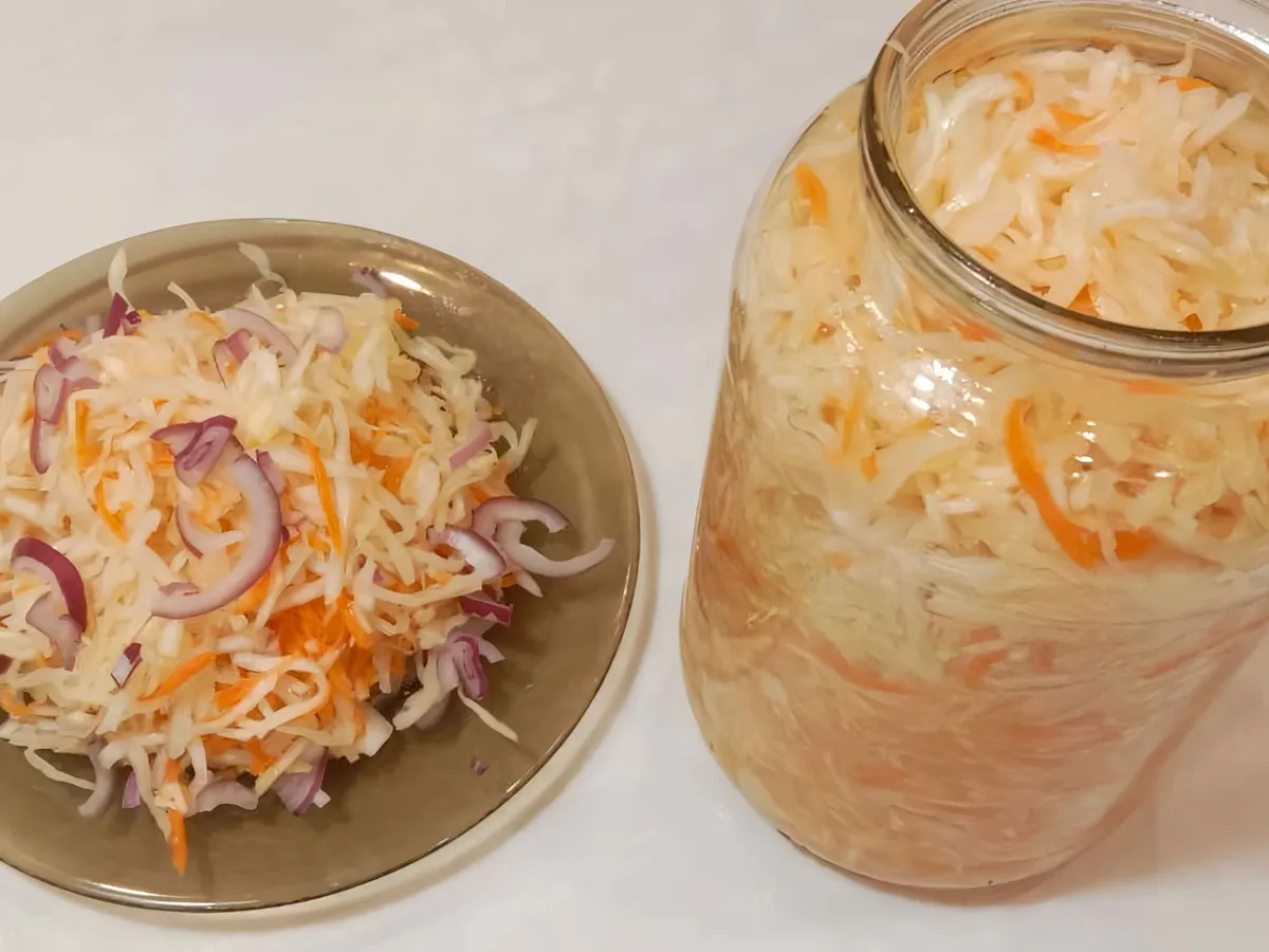 Секреты идеальной квашеной капусты: каких ошибок нужно избегать, чтобы она получилась хрустящей и долго хранилась