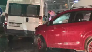 Шоссе встало: на Московском столкнулись легковушка и маршрутка