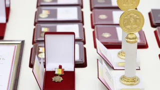 Павел Малков вручил награды на церемонии ко Дню Государственного флага РФ