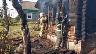 Соседи спасли шестерых детей из горящего дома в Бессоновском районе